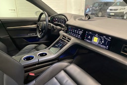 met. Valkoinen Porsche Taycan 2021 kuva 23.