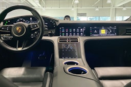 met. Valkoinen Porsche Taycan 2021 kuva 25.