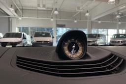 met. Valkoinen Porsche Taycan 2021 kuva 27.