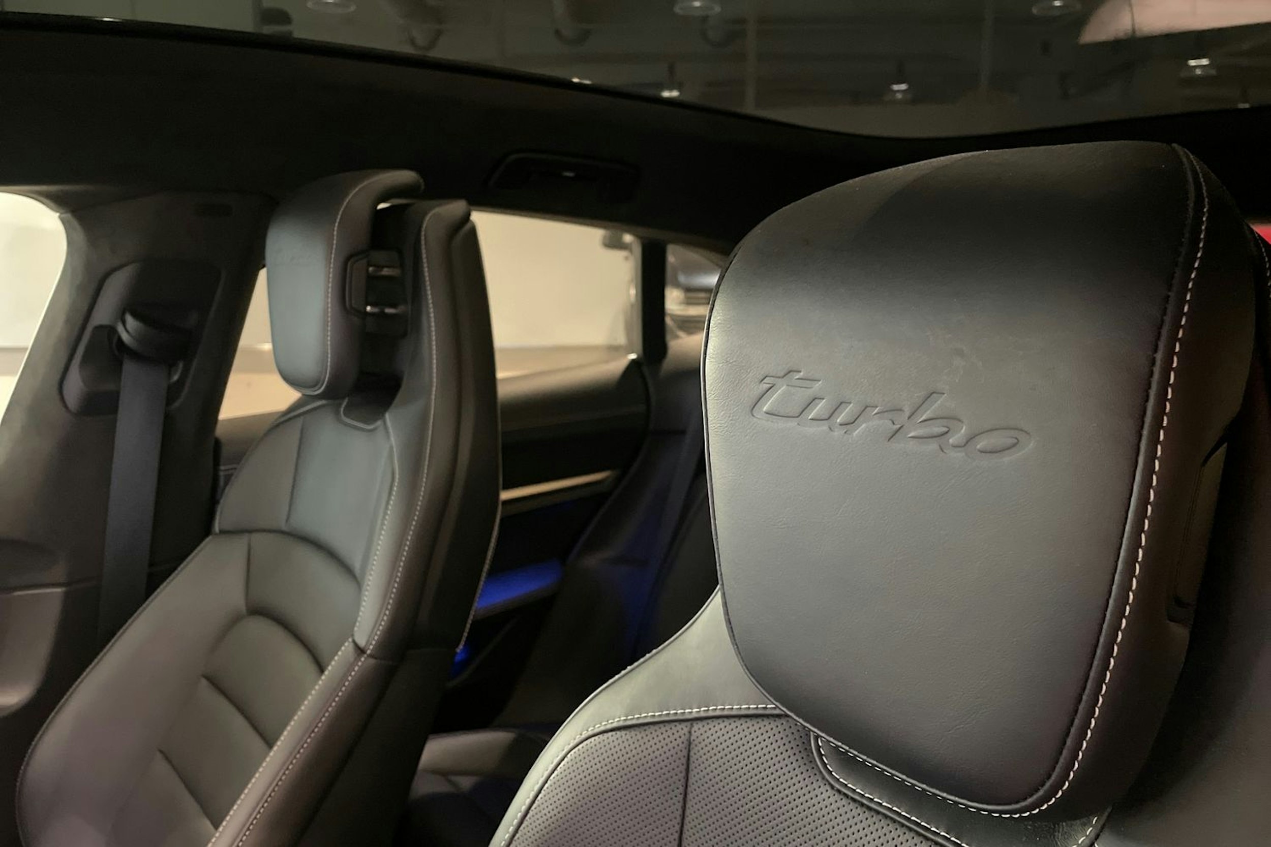 met. Valkoinen Porsche Taycan 2021 kuva 29.