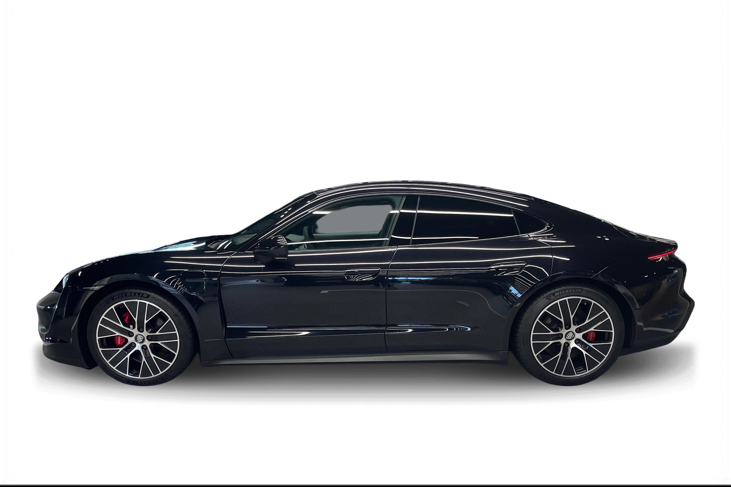 musta Porsche Taycan 2021 kuva 5.