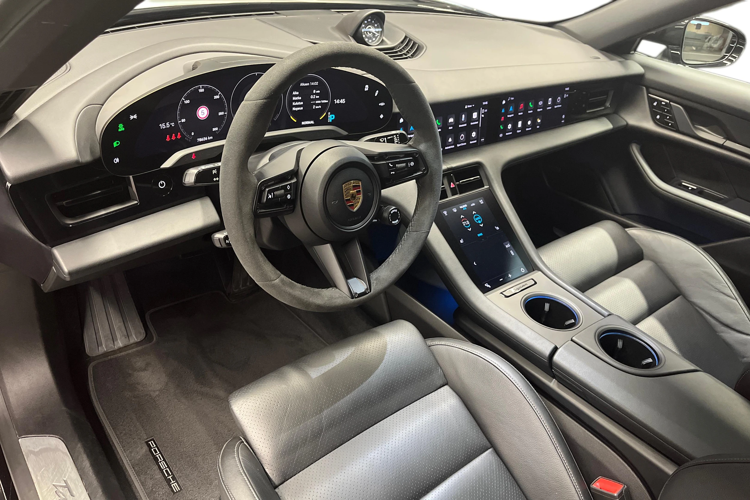 musta Porsche Taycan 2021 kuva 6.