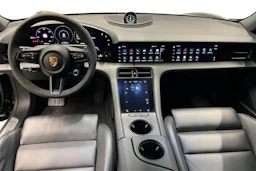 musta Porsche Taycan 2021 kuva 7.