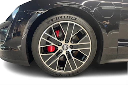musta Porsche Taycan 2021 kuva 9.