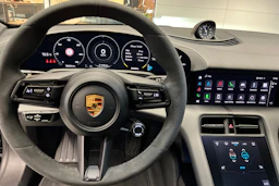 musta Porsche Taycan 2021 kuva 16.