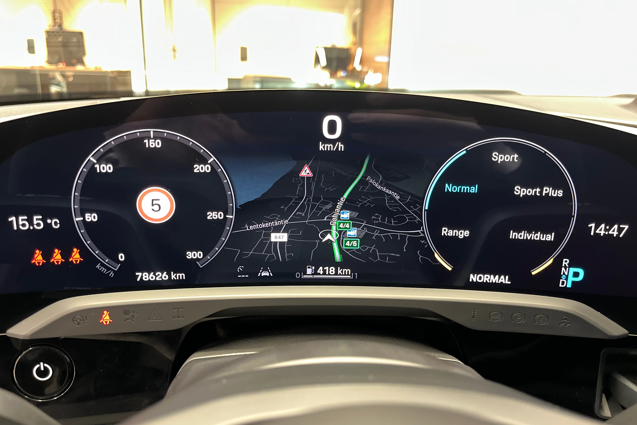 musta Porsche Taycan 2021 kuva 17.