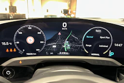 musta Porsche Taycan 2021 kuva 17.