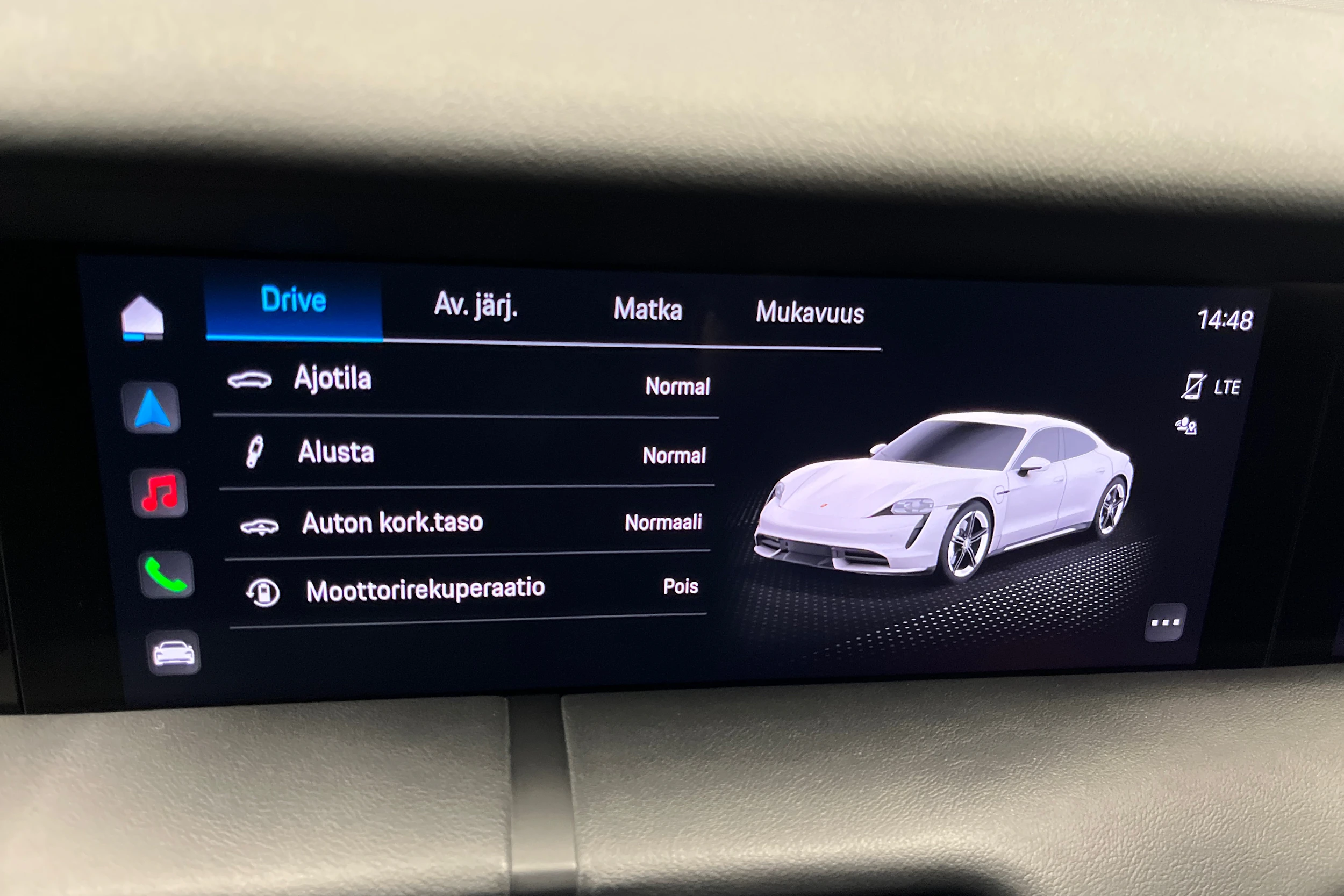 musta Porsche Taycan 2021 kuva 20.