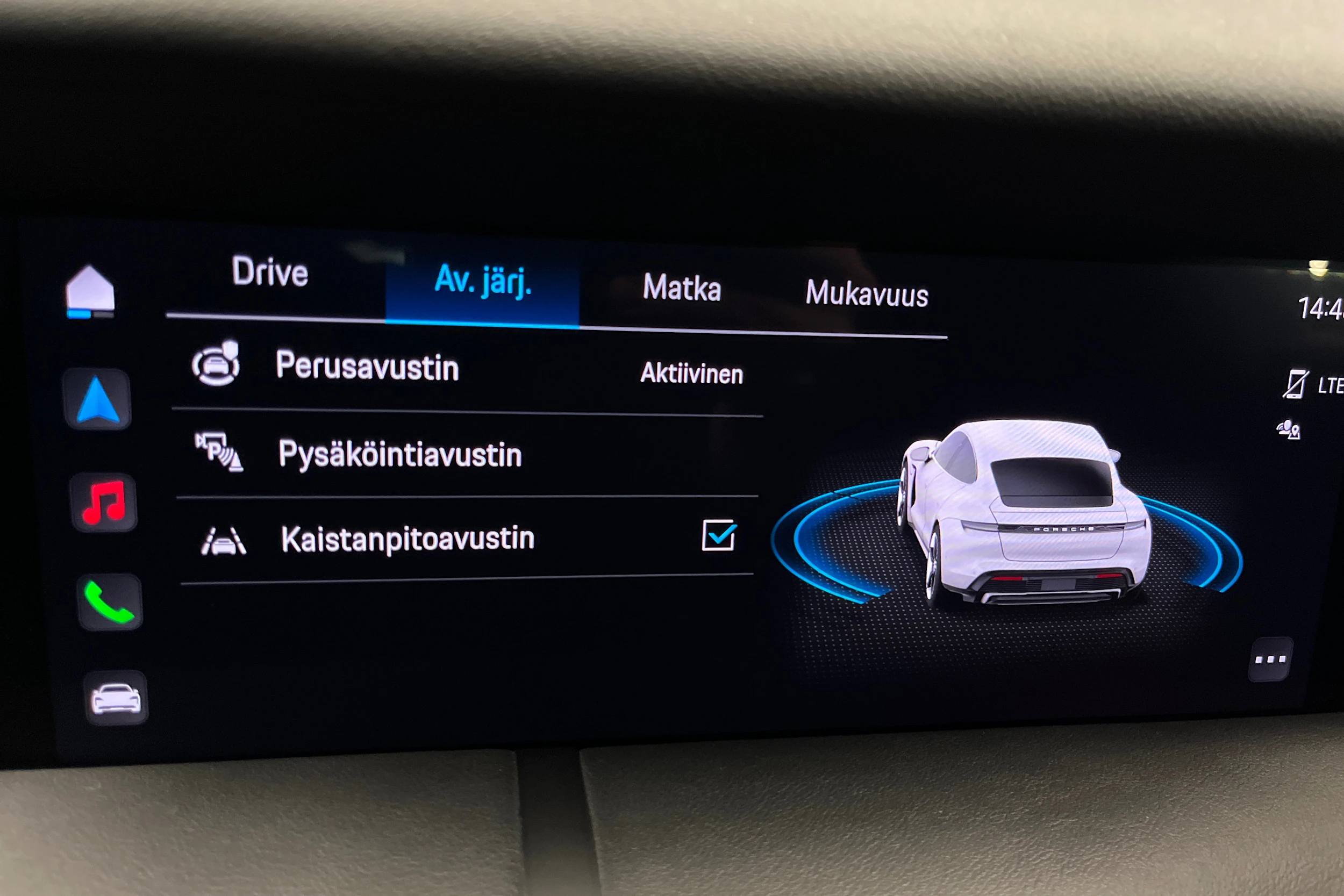 musta Porsche Taycan 2021 kuva 21.