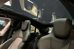 musta Porsche Taycan 2021 kuva 30.