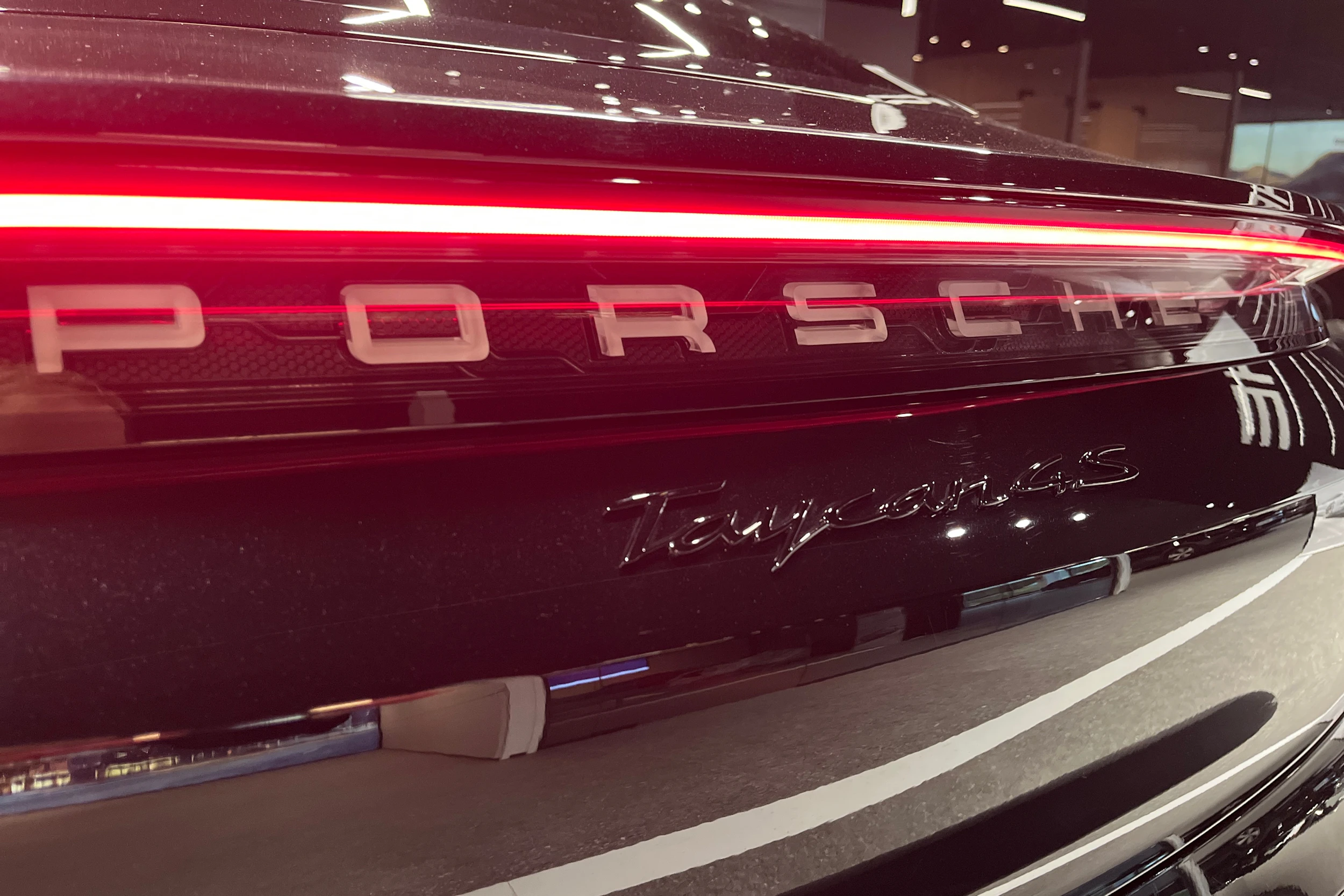 musta Porsche Taycan 2021 kuva 34.