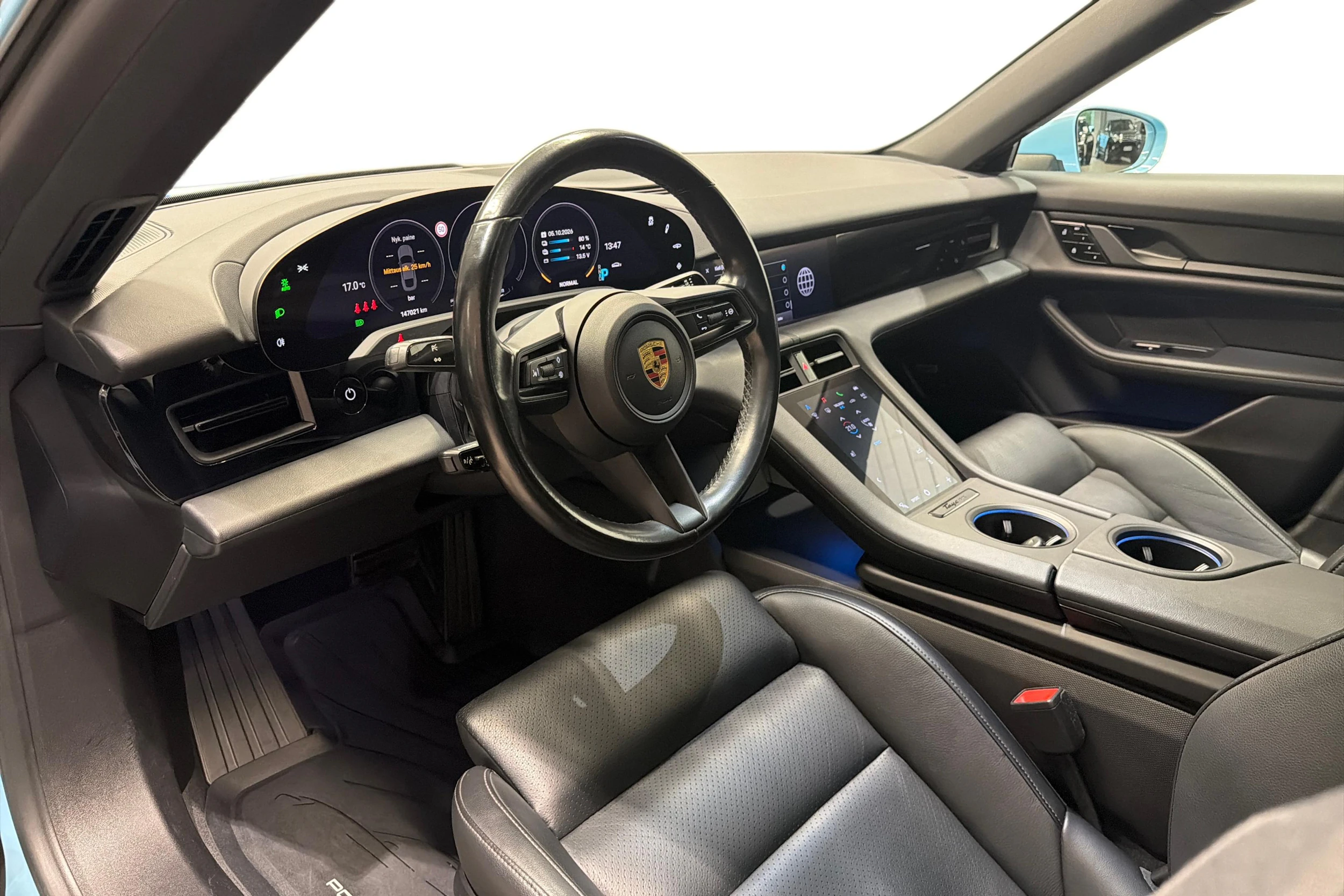 sininen Porsche Taycan 2021 kuva 6.