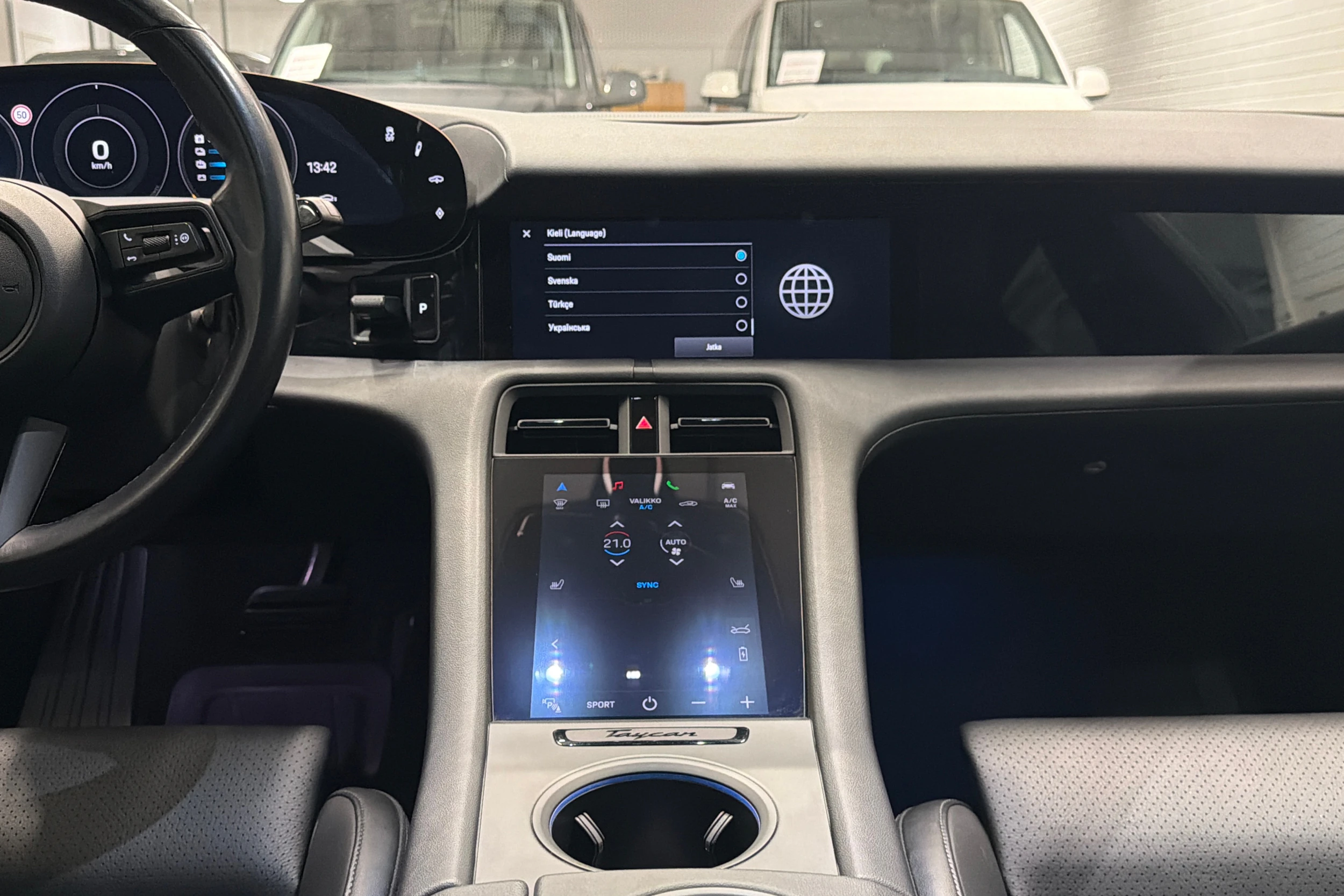 sininen Porsche Taycan 2021 kuva 9.