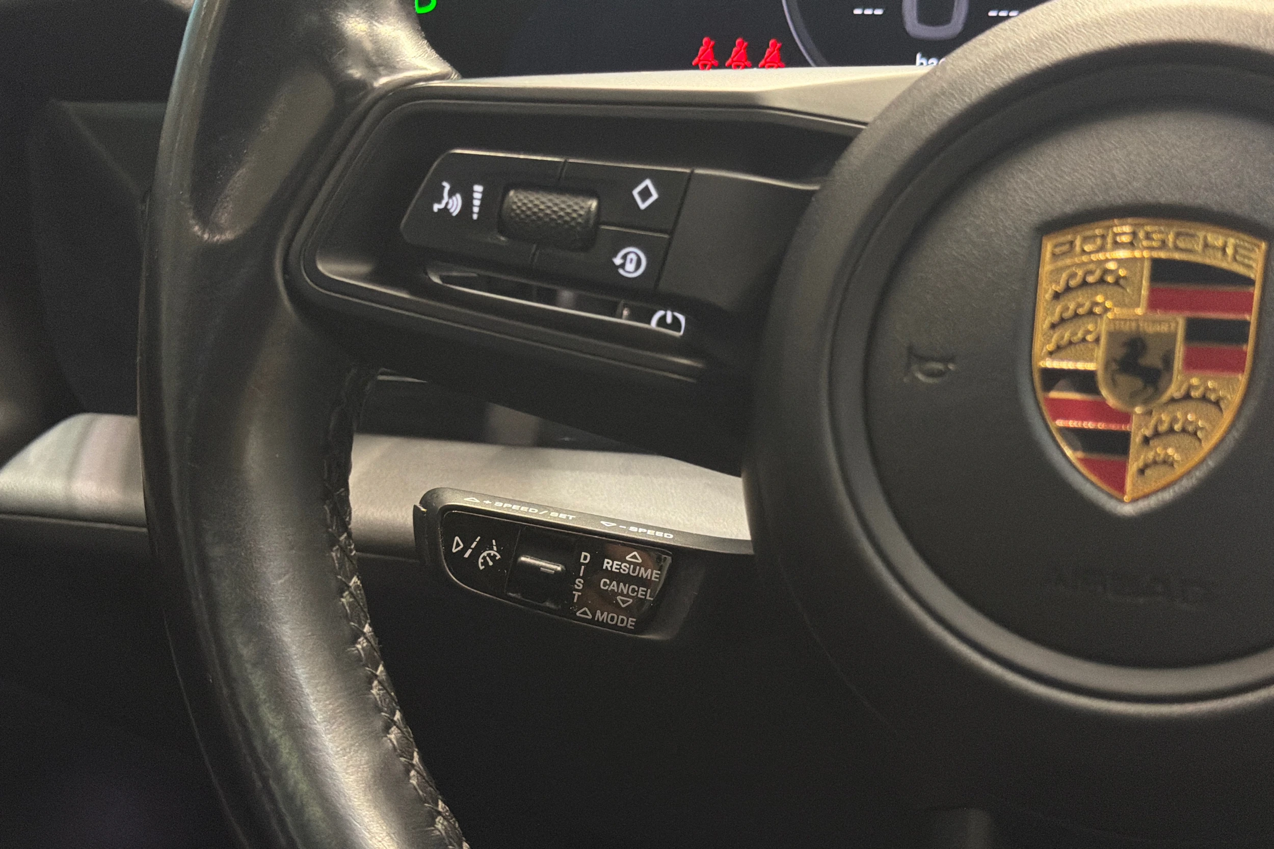 sininen Porsche Taycan 2021 kuva 12.