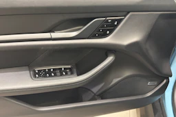 sininen Porsche Taycan 2021 kuva 14.