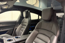 sininen Porsche Taycan 2021 kuva 18.