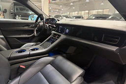 sininen Porsche Taycan 2021 kuva 19.