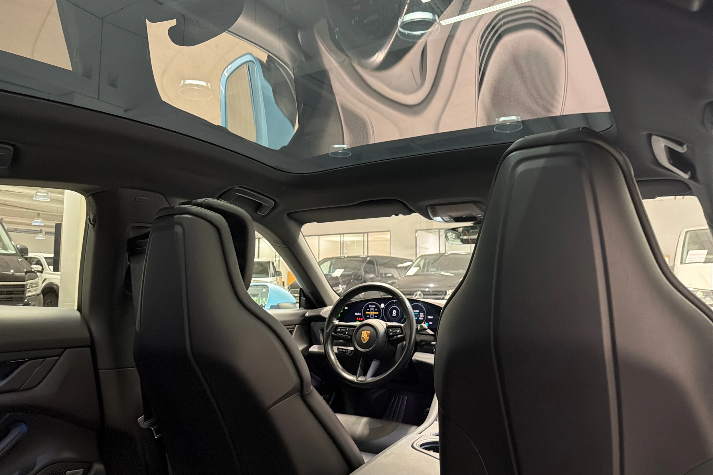 sininen Porsche Taycan 2021 kuva 20.