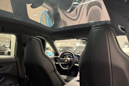 sininen Porsche Taycan 2021 kuva 20.