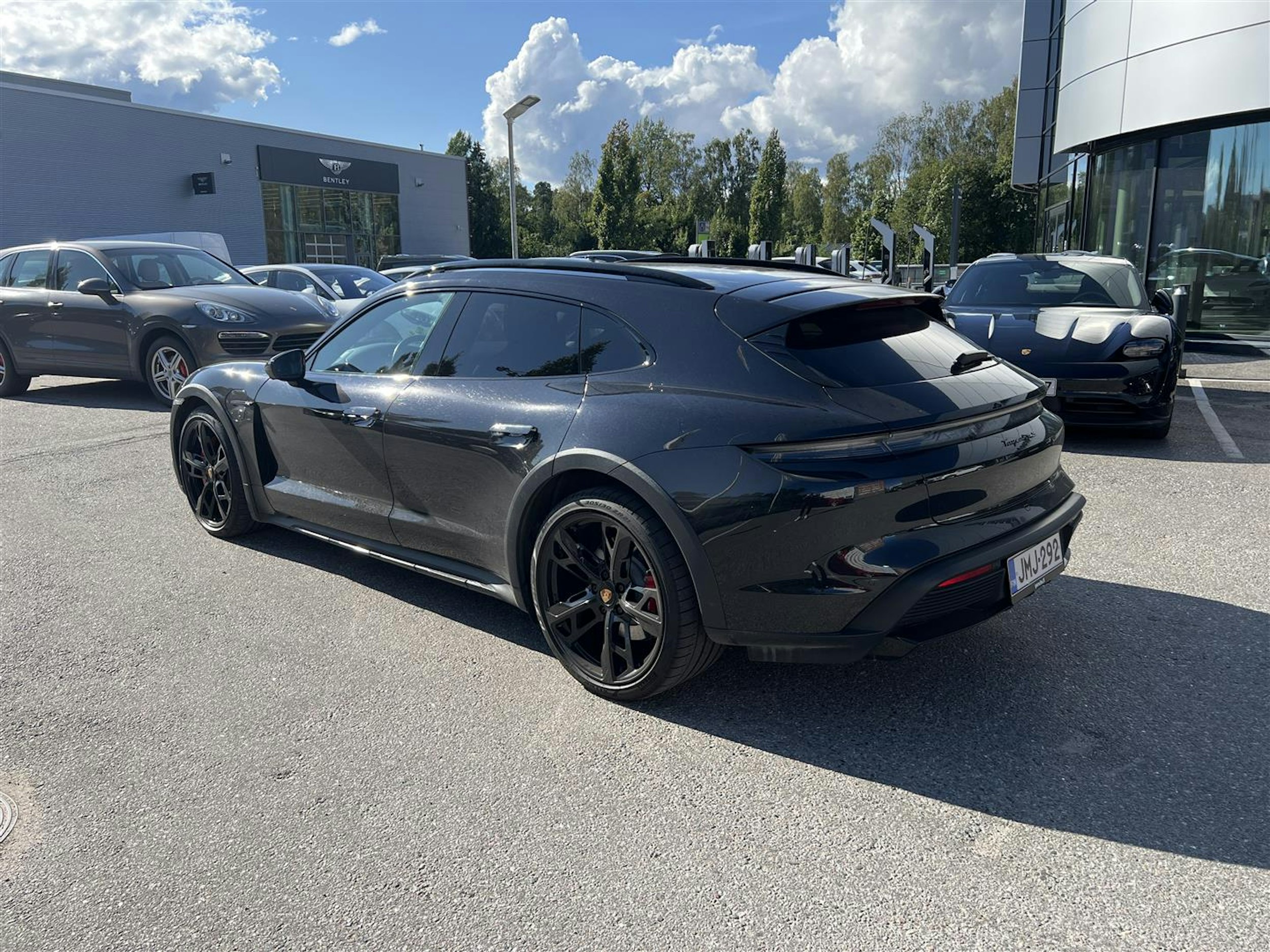 musta Porsche Taycan 2021 kuva 2.