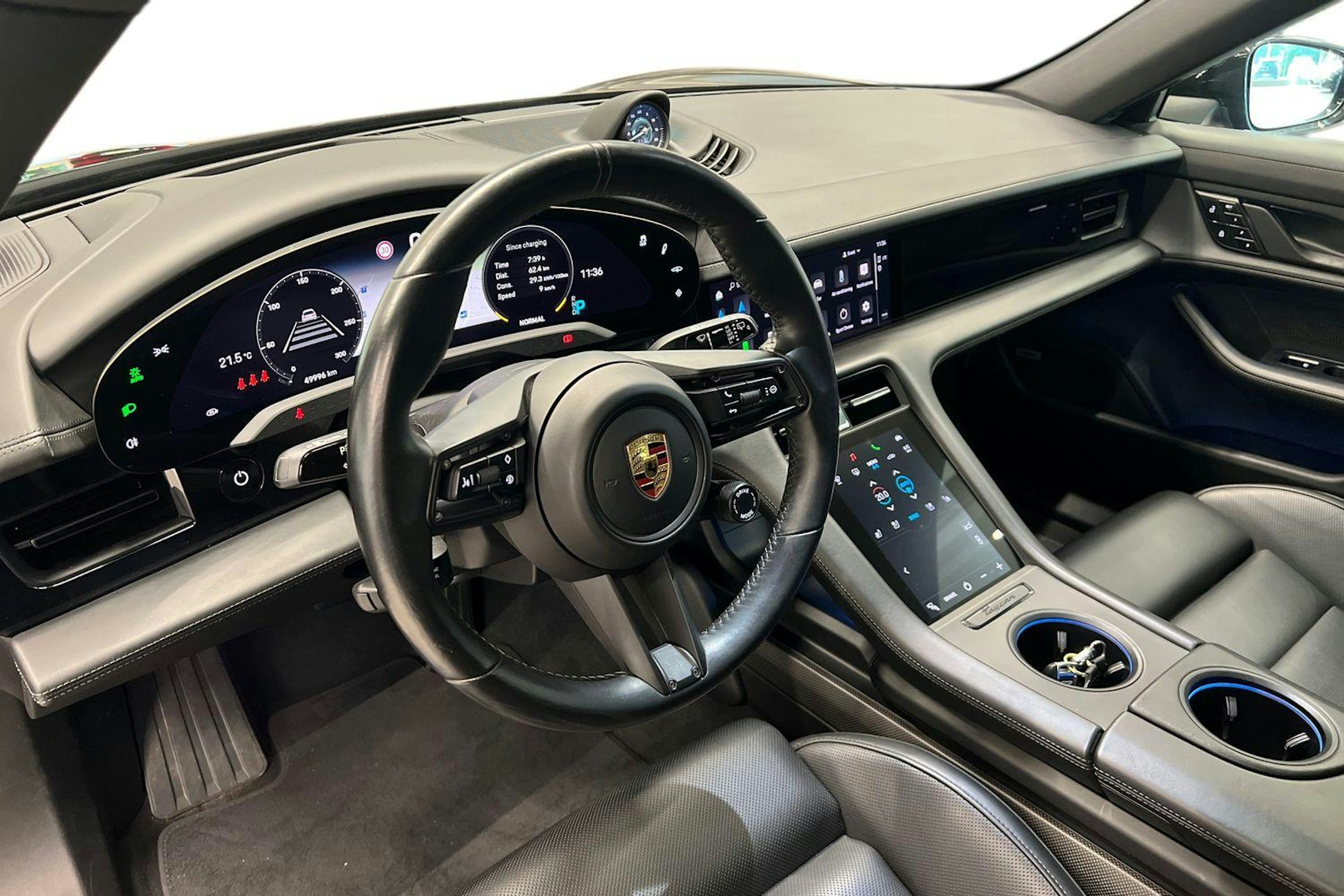 musta Porsche Taycan 2021 kuva 6.