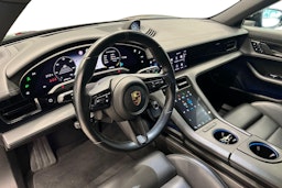 musta Porsche Taycan 2021 kuva 6.
