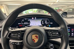 musta Porsche Taycan 2021 kuva 13.