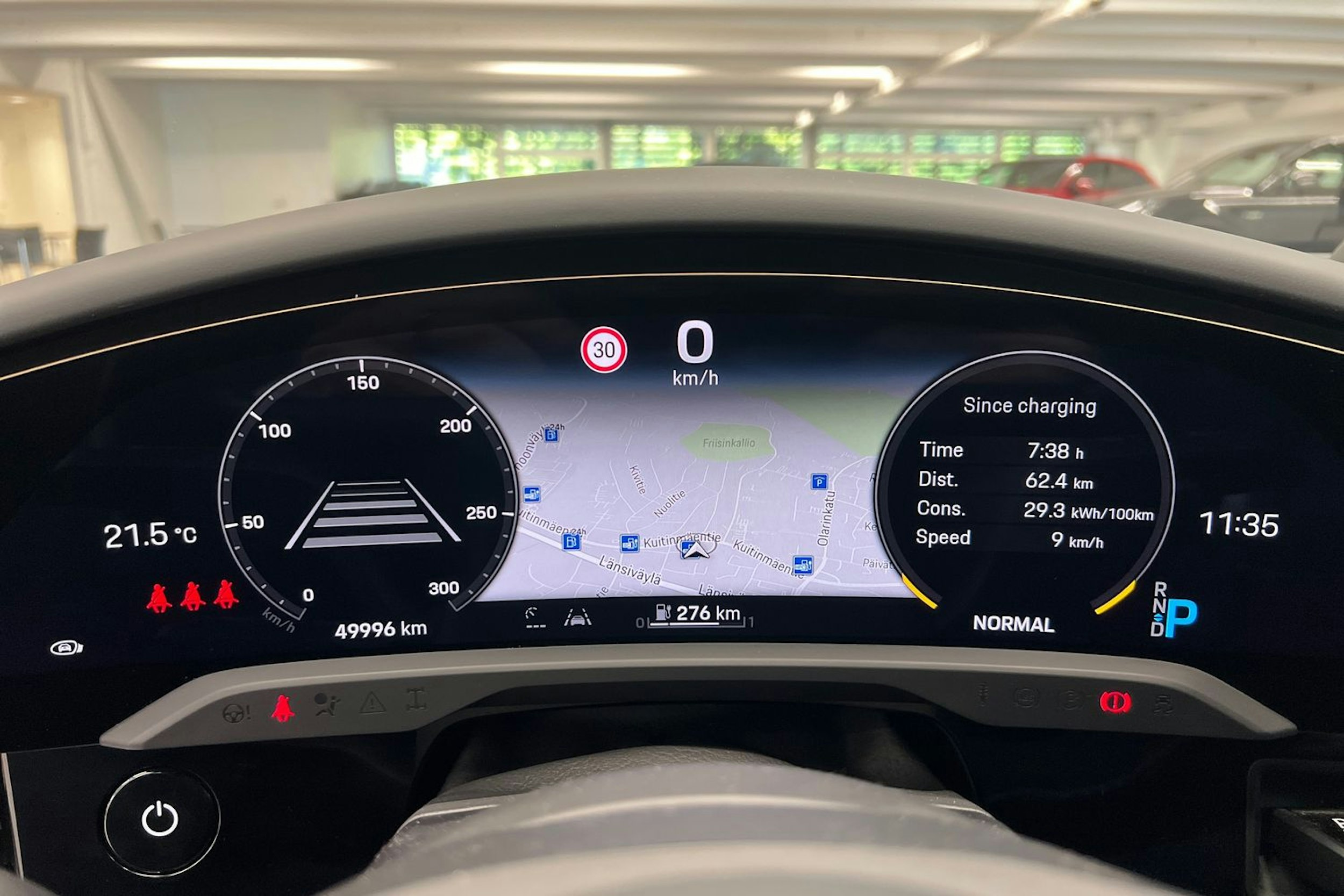 musta Porsche Taycan 2021 kuva 14.