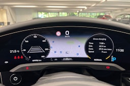 musta Porsche Taycan 2021 kuva 14.