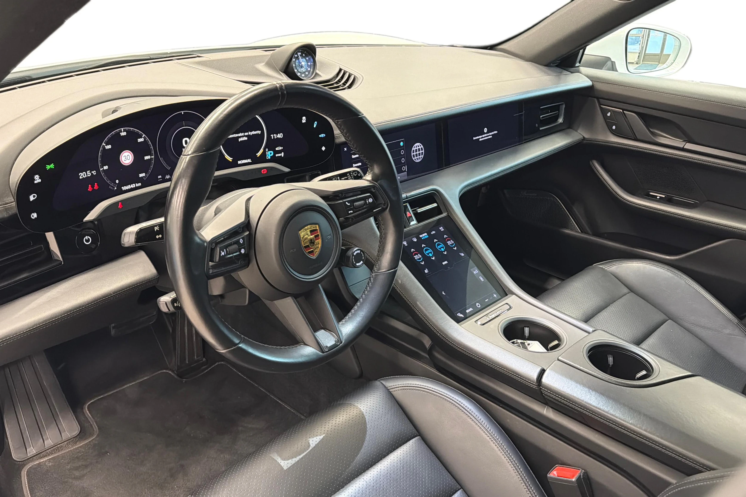 valkoinen Porsche Taycan 2022 kuva 6.