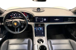 valkoinen Porsche Taycan 2022 kuva 7.