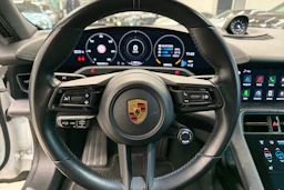 valkoinen Porsche Taycan 2022 kuva 14.