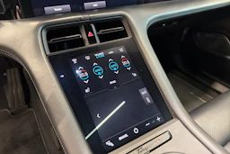 valkoinen Porsche Taycan 2022 kuva 16.