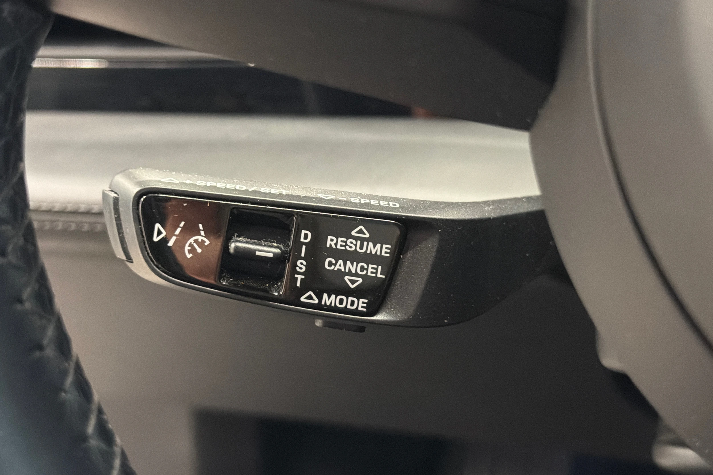valkoinen Porsche Taycan 2022 kuva 19.