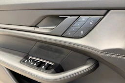 valkoinen Porsche Taycan 2022 kuva 20.