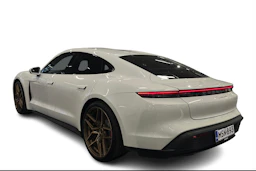 valkoinen Porsche Taycan 2021 kuva 2.