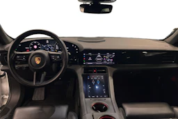 valkoinen Porsche Taycan 2021 kuva 7.