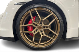 valkoinen Porsche Taycan 2021 kuva 9.