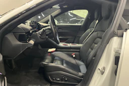 valkoinen Porsche Taycan 2021 kuva 11.