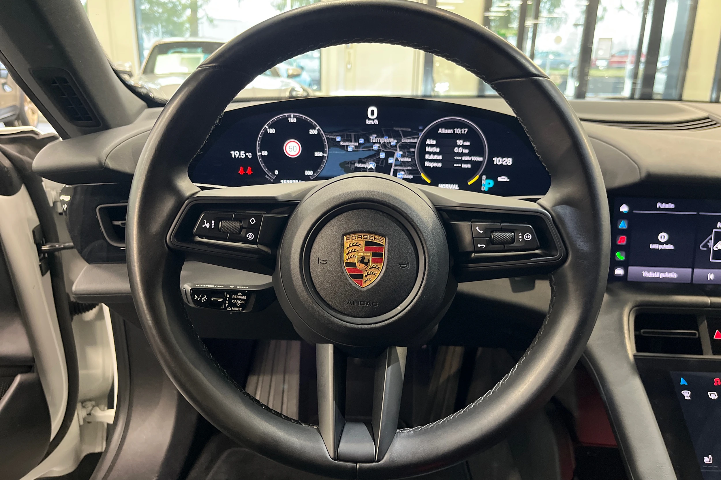 valkoinen Porsche Taycan 2021 kuva 14.