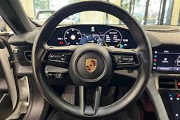 valkoinen Porsche Taycan 2021 kuva 14.