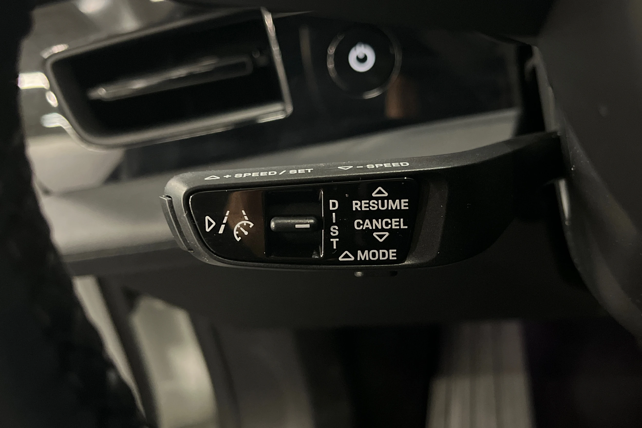 valkoinen Porsche Taycan 2021 kuva 15.