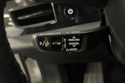 valkoinen Porsche Taycan 2021 kuva 15.