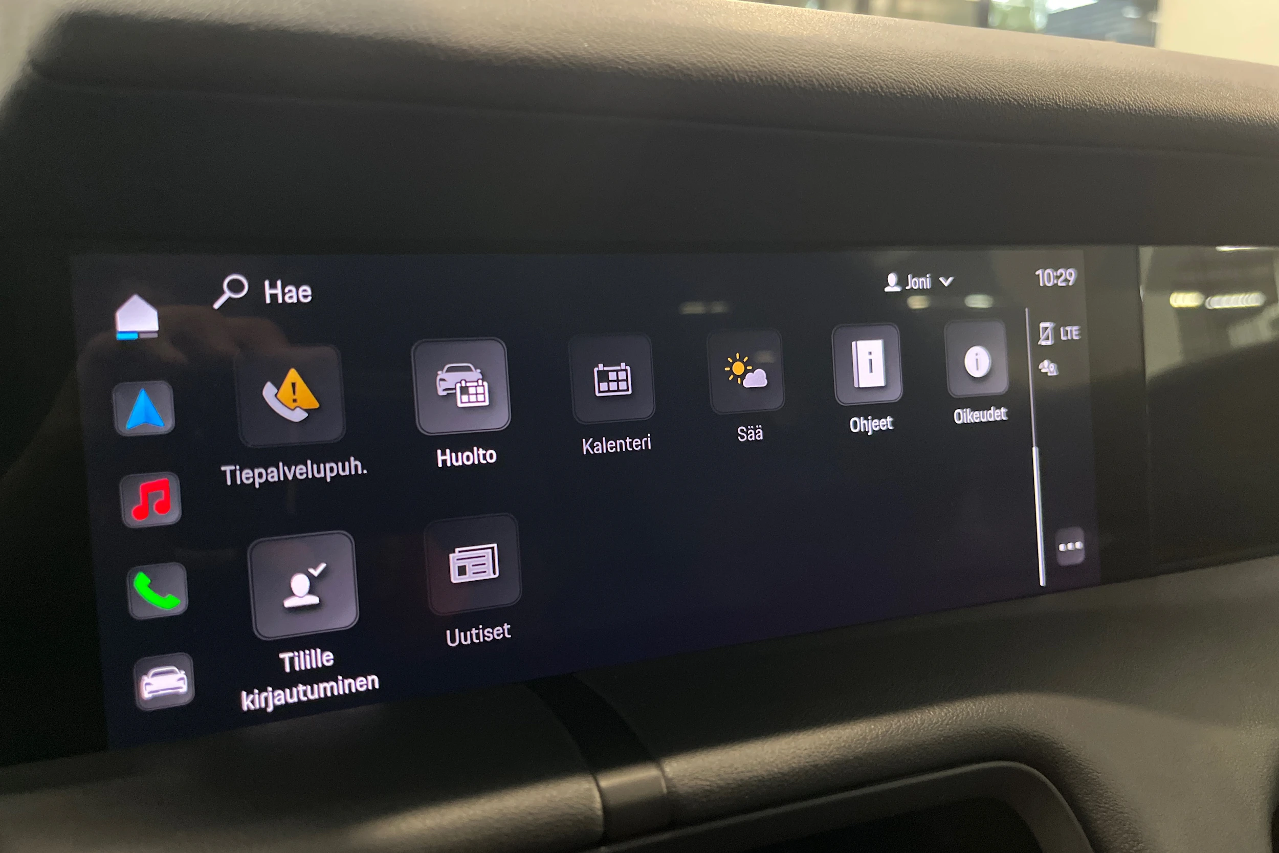valkoinen Porsche Taycan 2021 kuva 17.