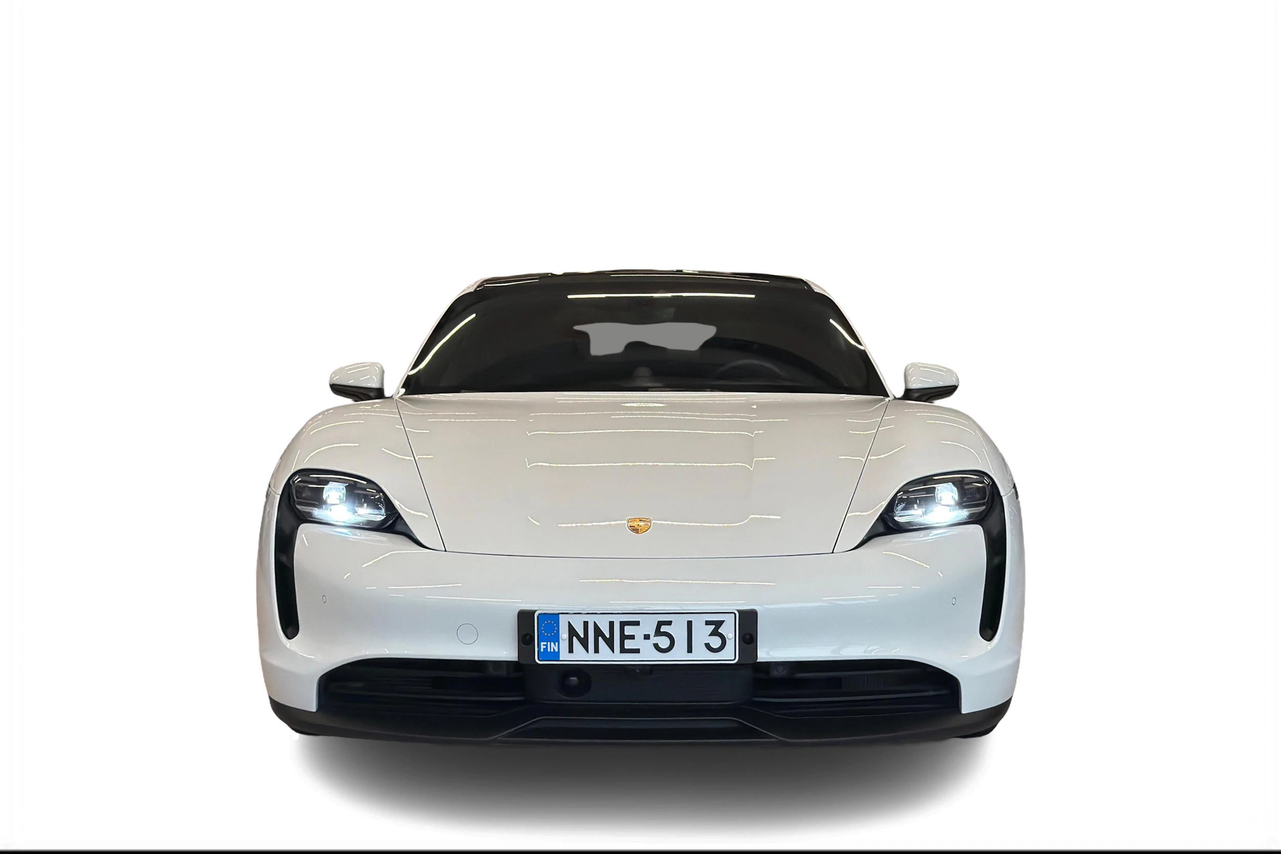 Valkoinen Porsche Taycan 2021 kuva 4.