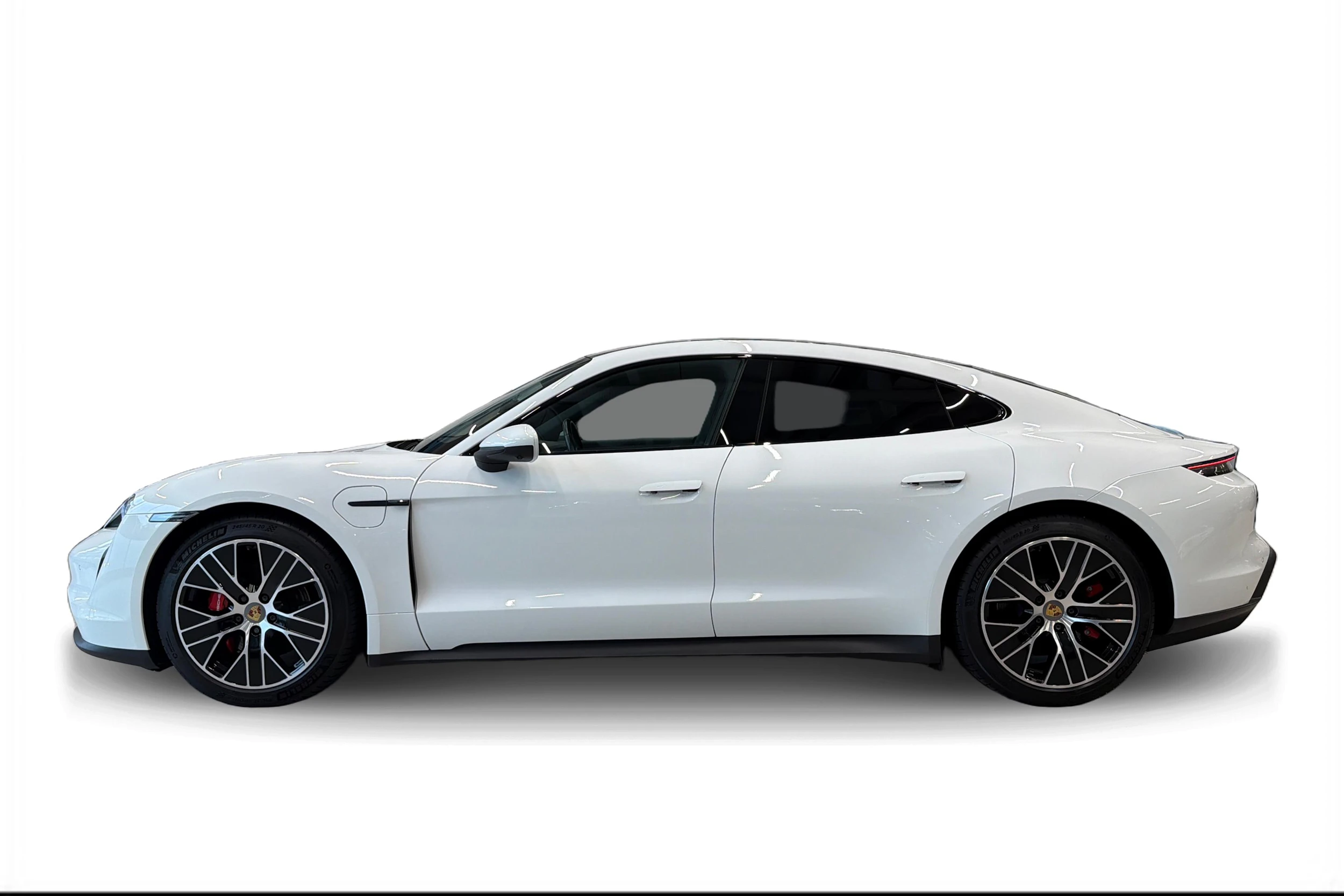 Valkoinen Porsche Taycan 2021 kuva 5.