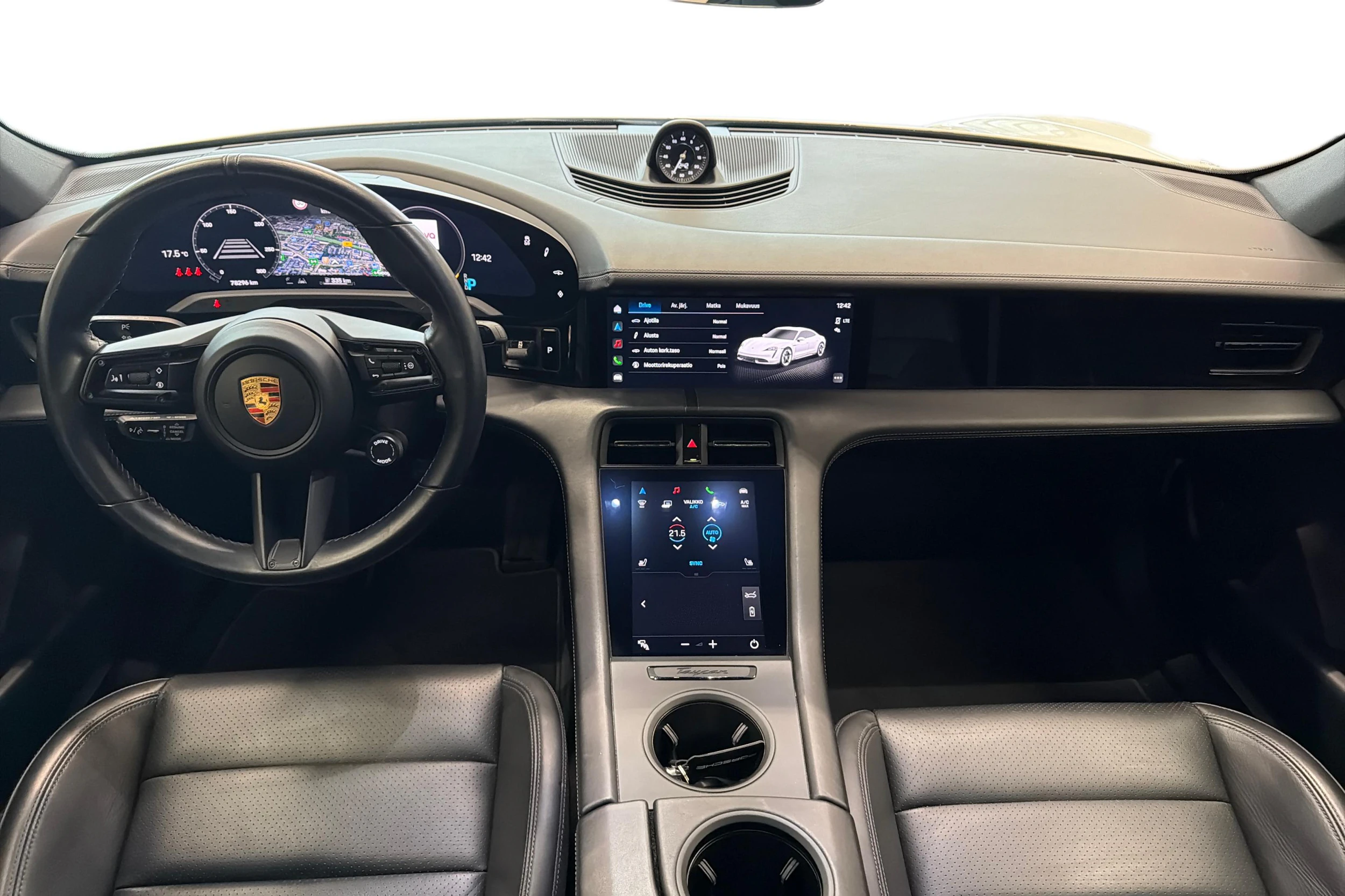 Valkoinen Porsche Taycan 2021 kuva 7.