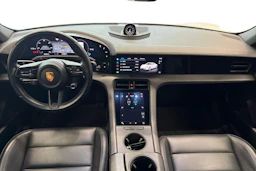Valkoinen Porsche Taycan 2021 kuva 7.