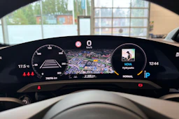 Valkoinen Porsche Taycan 2021 kuva 19.