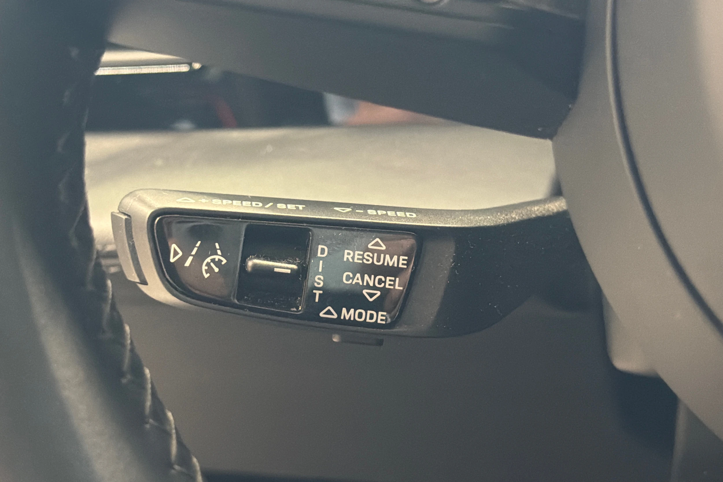Valkoinen Porsche Taycan 2021 kuva 20.